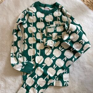 Hanna Andersson. Green and White Apple Kids Pajamas size 8